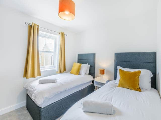 Twin bedroom | Silkstone Crescent, Buxton