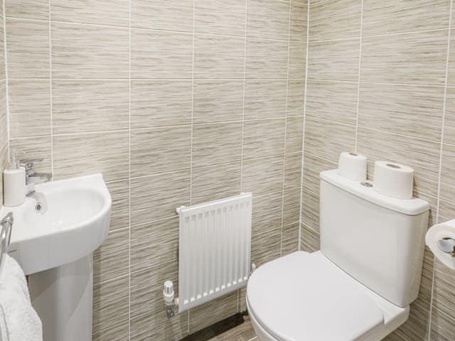 Bathroom | Silkstone Crescent, Buxton