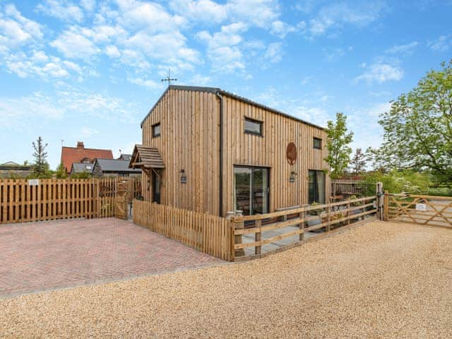 Exterior | The Old Haybarn - Brookfields Holiday Farm, Church Broughton, near Derby