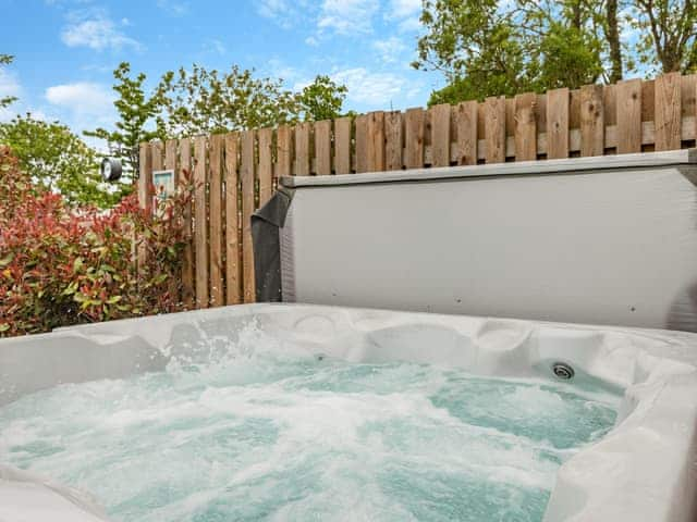 Hot tub | The Old Haybarn - Brookfields Holiday Farm, Church Broughton, near Derby