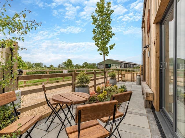 Sitting-out-area | The Old Haybarn - Brookfields Holiday Farm, Church Broughton, near Derby