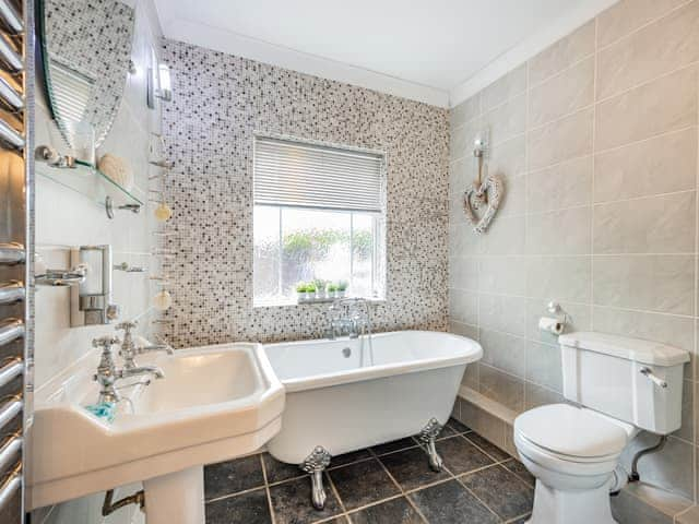 Bathroom | Rose Cottage, Bratoft, near Burgh-le-Marsh