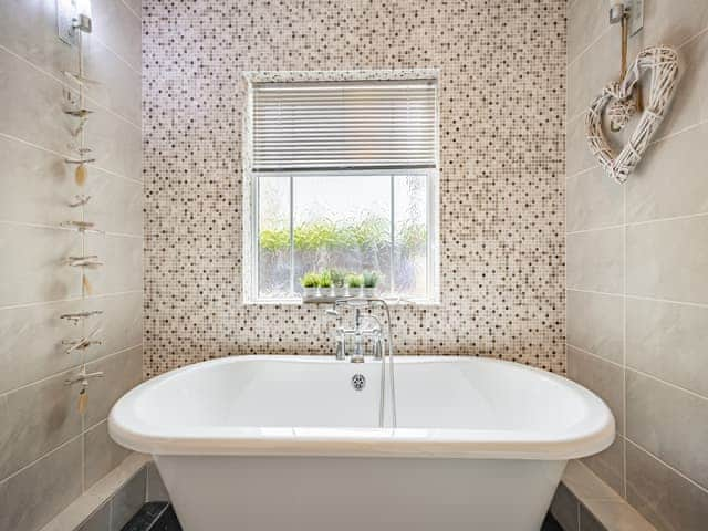 Bathroom | Rose Cottage, Bratoft, near Burgh-le-Marsh