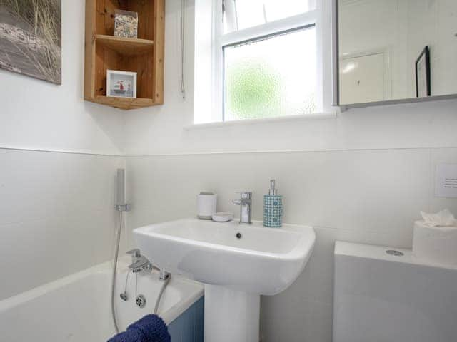 Bathroom | Sweet&rsquo;s Close, Polgooth, St Austell