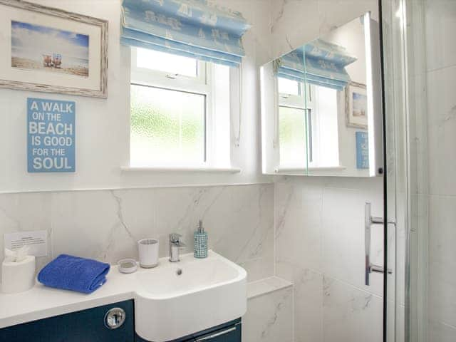 Bathroom | Sweet&rsquo;s Close, Polgooth, St Austell