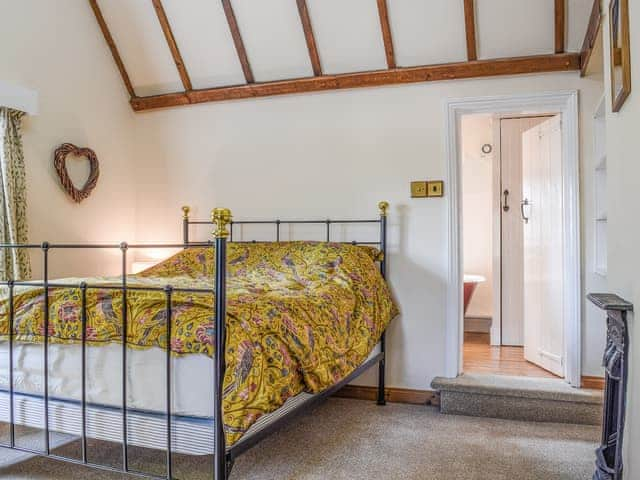 Double bedroom | Wayside Cottage, Padbury, near Buckingham