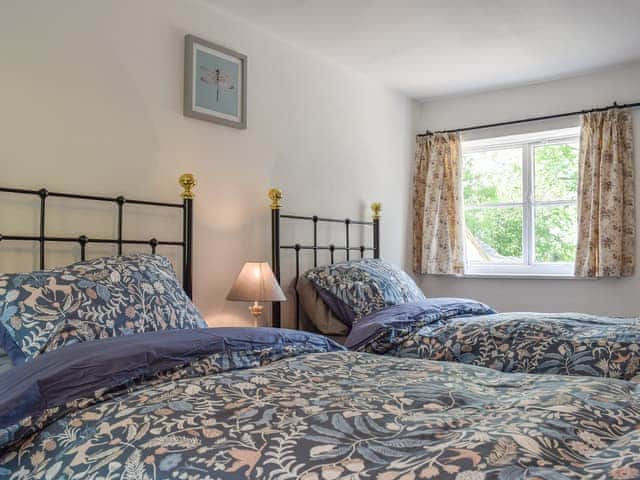 Twin bedroom | Wayside Cottage, Padbury, near Buckingham