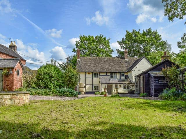 Exterior | Wayside Cottage, Padbury, near Buckingham