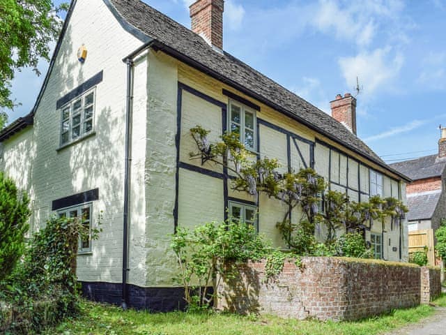 Exterior | Wayside Cottage, Padbury, near Buckingham