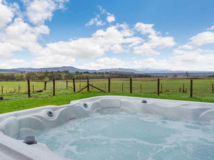 Hot tub | Gartclach - Gartclach Farm, Gartmore, near Stirling