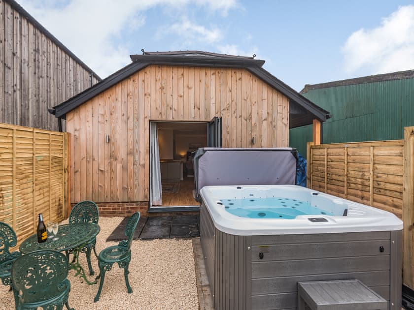 Hot tub | Valley View - Hole Farm, Alderbury, near Salisbury