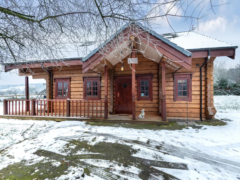 Dwr Y Felin Log Cabins Ty Afal in Carno