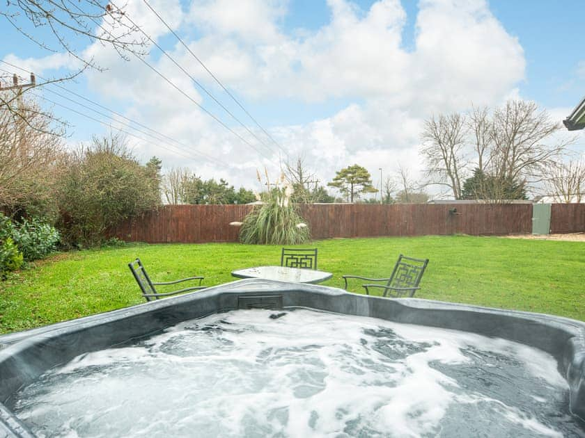 Hot tub | The Old Workshop & Olive Tree - Hudson House Holidays, Wick, near Bath