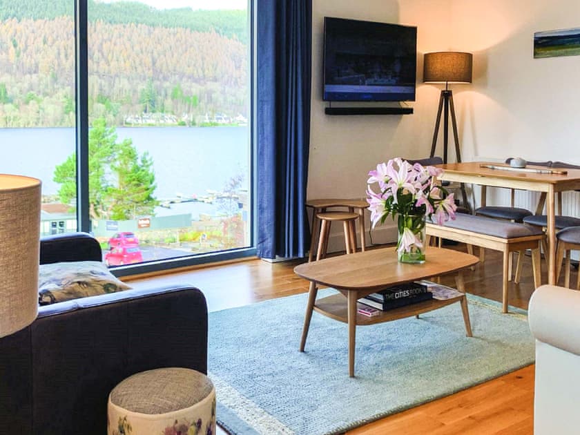 Taymouth Marina Resort Loch View No. 14 (ref UKC6472) in Kenmore