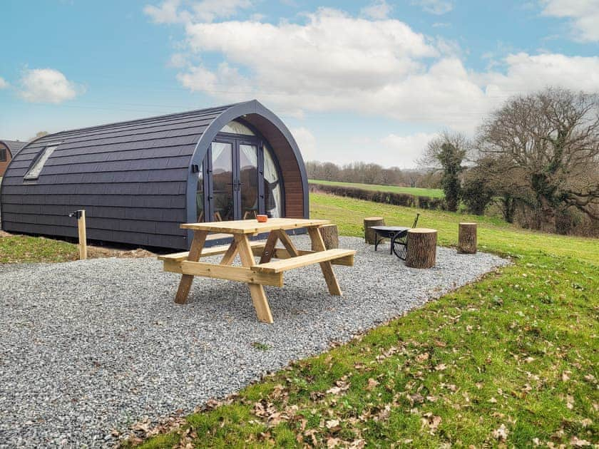 Sitting-out-area | Hayfield Haven - Hill Croft Farm Pods, Crowhurst