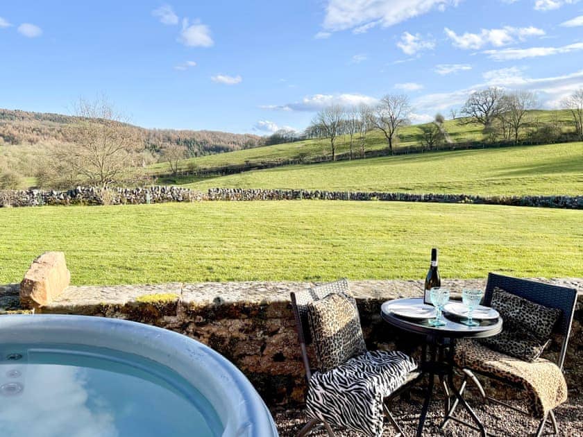 Hot tub | Henry&rsquo;s Haunt - Harthill Hall, Alport, near Bakewell