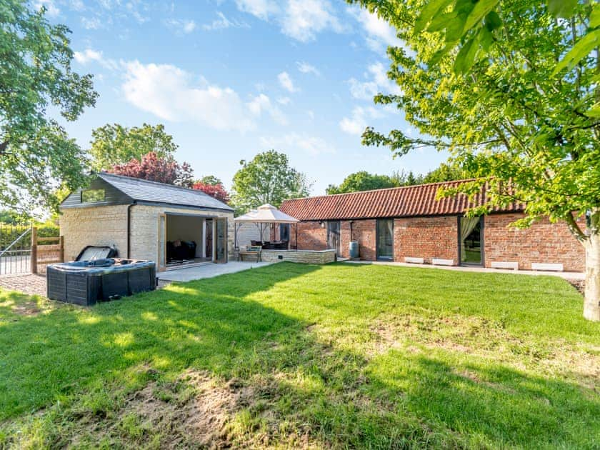 Exterior | Red Brick Barn - Mayfield Retreats, Burton Pedwardine, near Sleaford