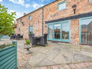 Exterior | The Hayloft - Holton Lodge Retreats, Holton-Le-Clay, near Cleethorpes