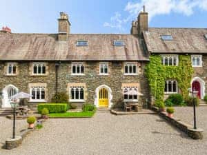 Exterior | Alice Howe - The Terrace, Windermere