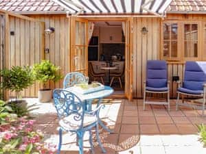 Sitting-out-area | Copse Lodge, Marchwood