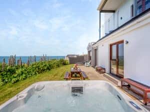 Hot tub | Beachbreak - Crows Nest, Mortehoe, near Woolacombe
