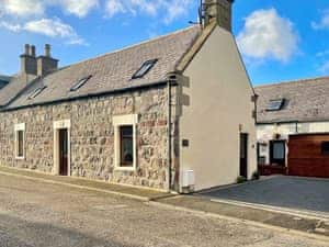 Driveway | Jock McMuffin Cottage, Portknockie