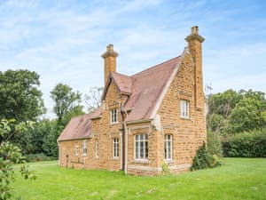 Exterior | Lodge Cottage, Belvoir, near Grantham