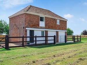 Exterior | The Coach House, Stickney, near Boston
