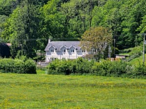 Setting | Taliaris Isaf, Llandeilo