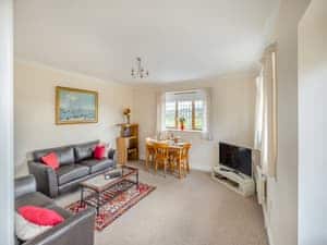 Living room/dining room | Hill Top Barn - Fair Isle Holiday Cottages, Newport