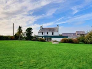 Beautiful detached property with enclosed garden | Hen Ysgol, Llanfaethlu, Anglesey