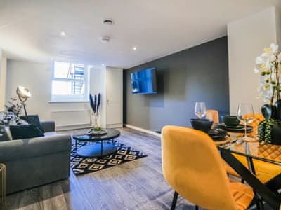 Living room/dining room | Apartment 1 - York Crescent Apartments, York