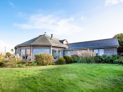 Elegant and stylish coastal property | Shark Fin, Sennen