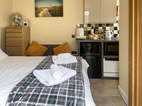 Double Bedroom | Auntie Betts - Parkland, Kingsbridge