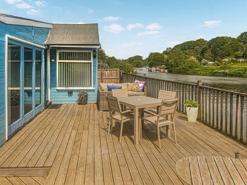 Sitting-out-area | Osokozy Cottage, Shrawley, near Worcester