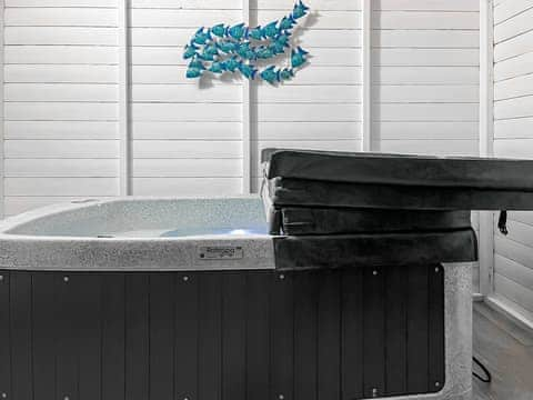 Hot tub | Polly&rsquo;s Place, Freshwater