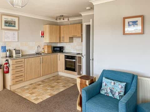 Superb spacious open plan living area | 3 Linden Court - Linden Court, Brixham