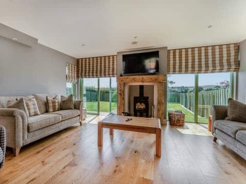 Living room | Mayflower - Paddockhall Cottages, Linlithgow, near Edinburgh 