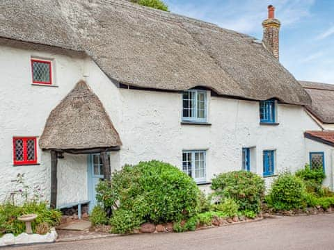 Delightful 17th century thatched cottage | Lobster Cottage, Holcombe, near Dawlish