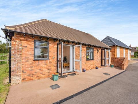 Charming single storey holiday home | Jemmett Lodge, Mersham, near Ashford