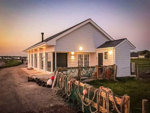 Exterior | Captains Beach House, Aberdesach