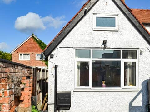 Exterior | Dormy&rsquo;s Cottage - Tufties, Skegness