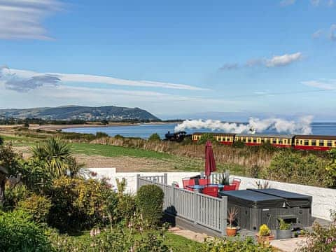 Setting | Headland Heights - Blue Anchor House, Blue Anchor, near Minehead