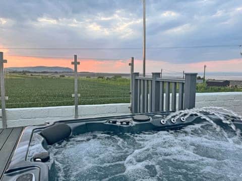 Hot tub | Bay View - Blue Anchor House, Blue Anchor, near Minehead