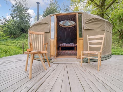 Seren - Redwood Valley Cabins and Yurts, Presteigne