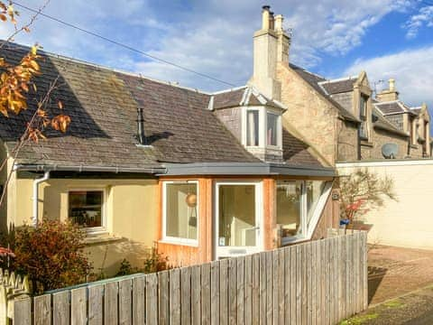 Exterior | Isla&rsquo;s Cottage, Nairn