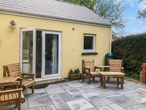 Sitting-out-area | Cowslip Cottage, Keeston