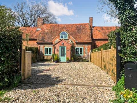 Exterior | Burwood Cottage, Chalkhouse Green, near Reading