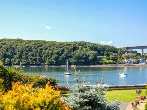 Trinity Lodge - Burton Ferry Holiday Cottages, Burton, nr Milford Haven