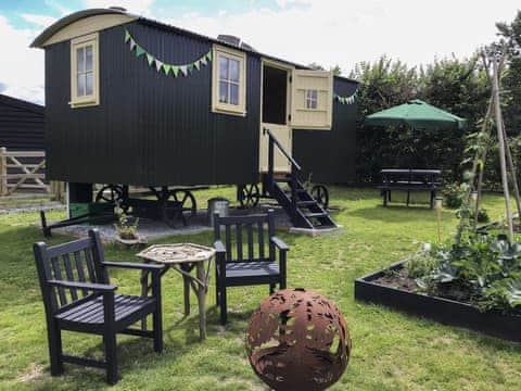 Exterior | Beeches Shepherd Hut, Harleston